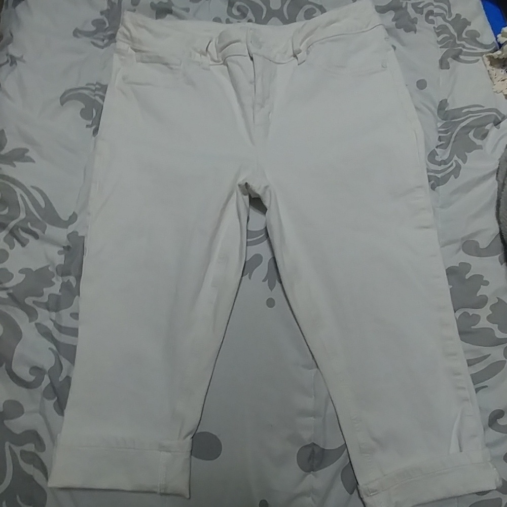 White denim jeans